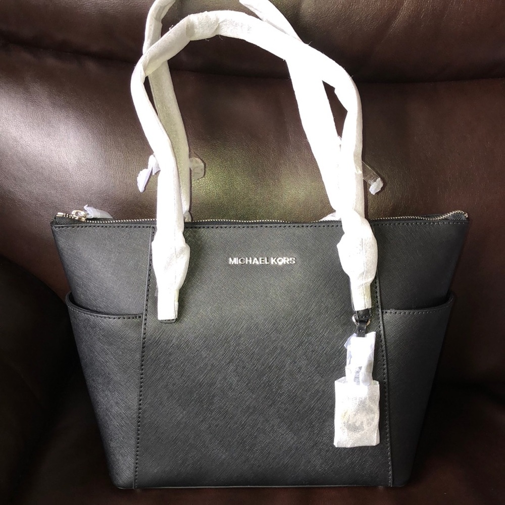 Black Michael Kors Jet Set tote